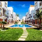 Home4u - Fantastic 2 Bedroom Apartment, With Pool カバナス・デ・タビラ