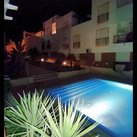 Apartment Home4u - Fantastic 2 Bedroom Apartment, With Pool