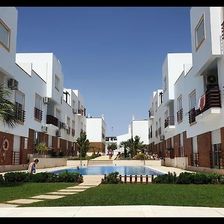 Apartment Home4u - Fantastic 2 Bedroom Apartment, With Pool
