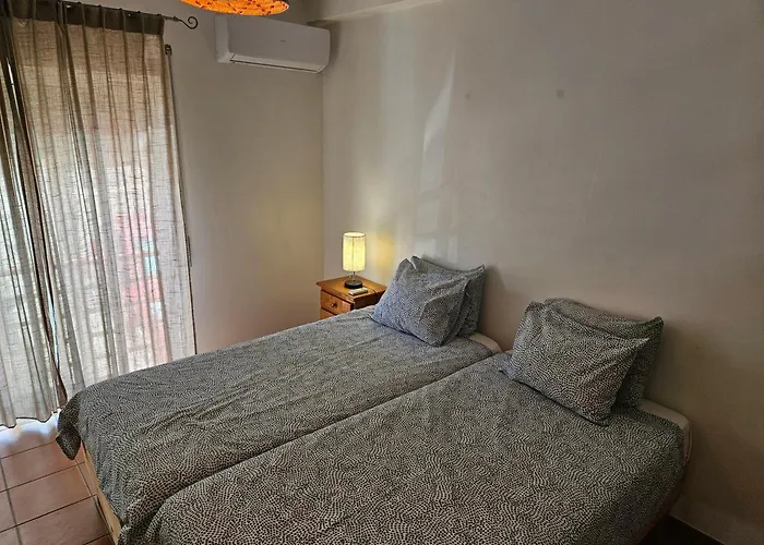 Home4u - Fantastic 2 Bedroom Apartment, With Pool Apartment